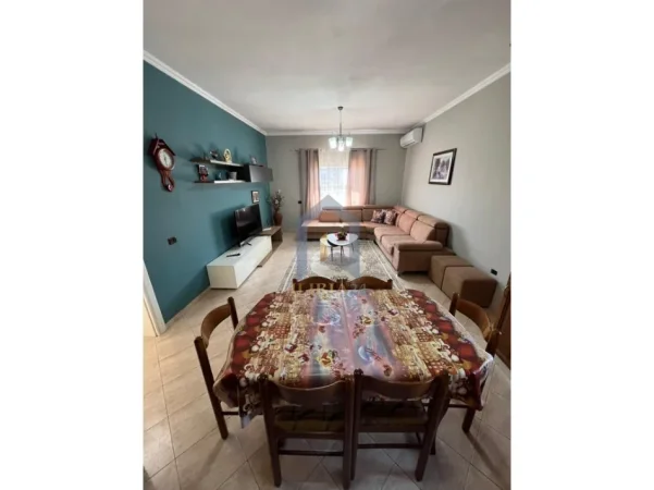 Tirane, jepet me qera 2+1 , 80 m² 400 € (Rruga Misto mame)