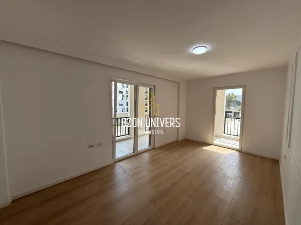Tirane, jepet me qera apartament 2+1+Ballkon Kati 2, 128 m² 500 € (Rruga e Qelqit, Kombinat)