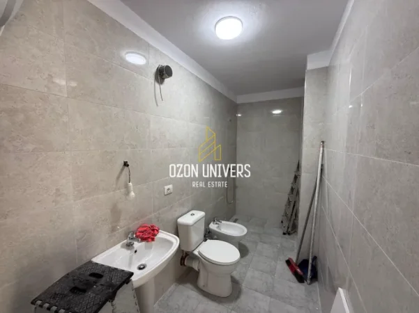 Tirane, jepet me qera apartament 2+1+Ballkon Kati 2, 128 m² 500 € (Rruga e Qelqit, Kombinat)