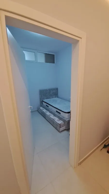 Tirane, jepet me qera apartament 2+1 Kati 5, 600 € (5 Maji)