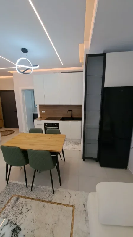 Tirane, jepet me qera apartament 2+1 Kati 5, 600 € (5 Maji)