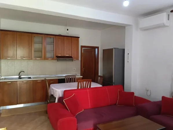 Tirane, jepet me qera apartament 2+1+Aneks+Ballkon Kati 1, 75 m² 350 € (astir , unaza e re , rruga teodor keko)