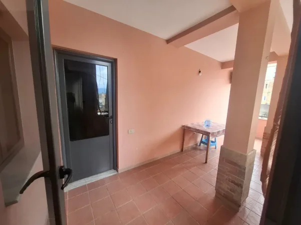 Vlore, jepet me qera apartament 2+1 Kati 4, 115 m² 300 € (RRuga Left Sallata, Vlore)