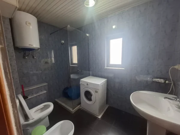 Vlore, jepet me qera apartament 2+1 Kati 4, 115 m² 300 € (RRuga Left Sallata, Vlore)