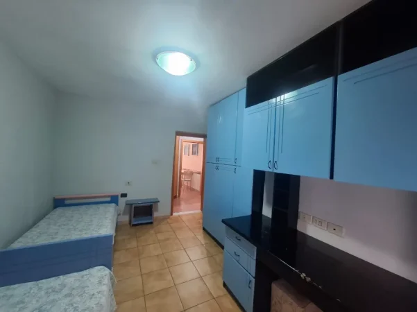 Vlore, jepet me qera apartament 2+1 Kati 4, 115 m² 300 € (RRuga Left Sallata, Vlore)