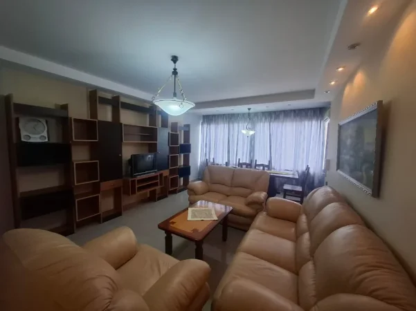 Vlore, jepet me qera apartament 2+1 Kati 4, 115 m² 300 € (RRuga Left Sallata, Vlore)