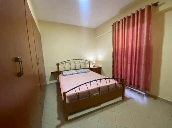 Tirane, jepet me qera apartament 1+1 Kati 4, 52 m² 400 € (Rruga Frosina Plaku)