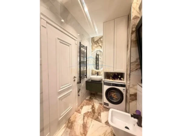 Tirane, jepet me qera apartament 2+1+Post Parkimi Kati 2, 116 m² 1.400 € (Astir)