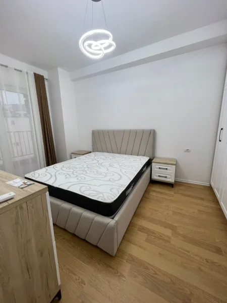 Tirane, jepet me qera apartament 1+1+Ballkon Kati 7, 73 m² 650 € (Zogu i Zi)