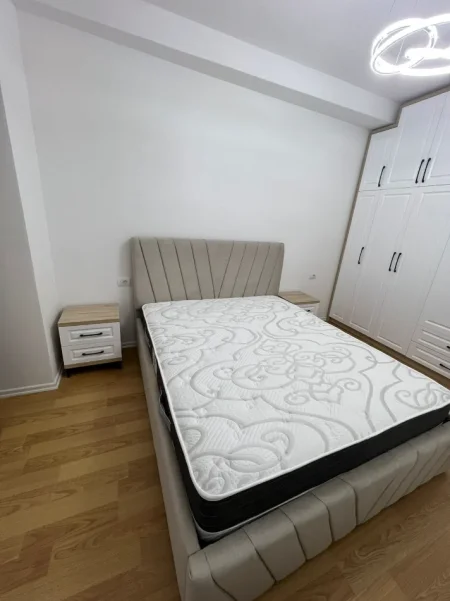 Tirane, jepet me qera apartament 1+1+Ballkon Kati 7, 73 m² 650 € (Zogu i Zi)