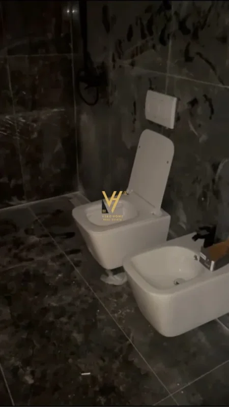 Tirane, jepet me qera zyre Kati 1, 55 m² 520 € (RRUGA E BURGUT)