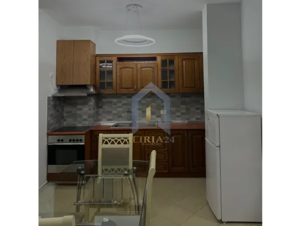 Tirane, jepet me qera apartament 1+1 , 60 m² 520 € 