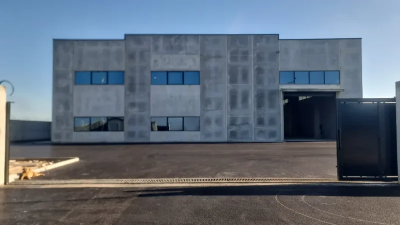 Durres, shitet magazine , 2.400 m² 2.500.000 € (Porto Romano)