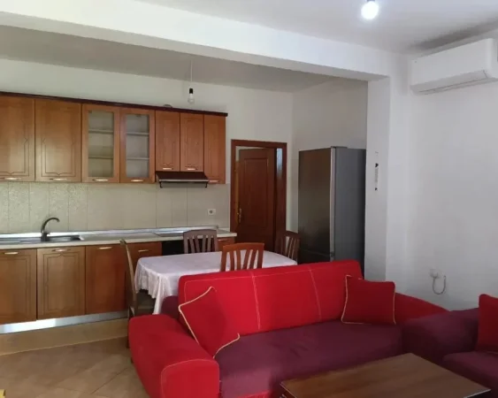Tirane, jepet me qera apartament 2+1+Aneks+Ballkon Kati 0, 75 m² 350 € (rruga e kavajes)