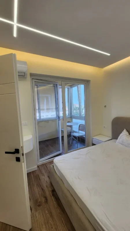 Tirane, jepet me qera apartament 1+1+Ballkon Kati 3, 68 m² 600 € (Universiteti Mesdhetari)