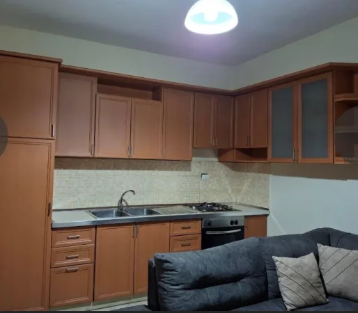 Tirane, jepet me qera apartament 1+1+Ballkon Kati 6, 65 m² 450 €