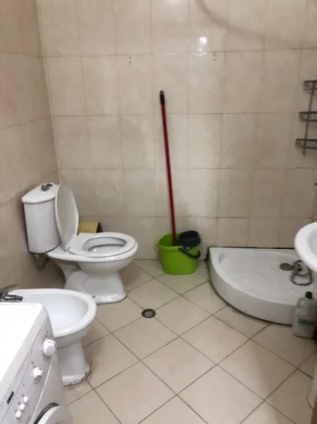 Tirane, jepet me qera apartament 1+1+Ballkon Kati 6, 65 m² 450 €
