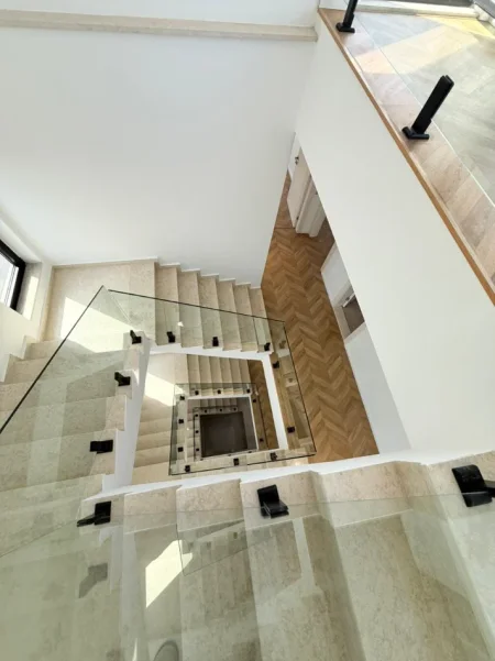 Tirane, shitet Vile 2 Katshe , 650 m² 980.000 € (Mjull Bathore, pranë TEG)