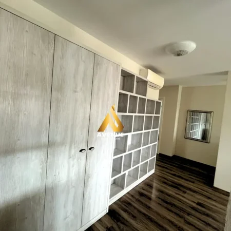 Tirane, jepet me qera apartament 2+1 Kati 2, 135 m² 1.500 € (Rezidenca Long Hill)