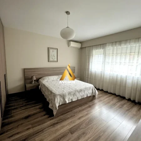 Tirane, jepet me qera apartament 2+1 Kati 2, 135 m² 1.500 € (Rezidenca Long Hill)