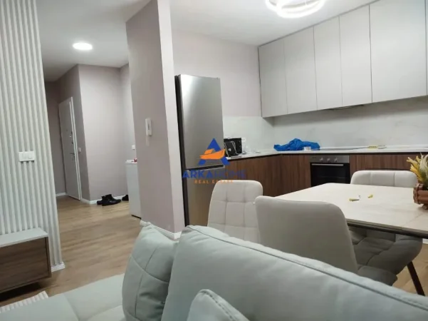 Tirane, jepet me qera apartament 1+1+Ballkon Kati 5, 80 m² 732 € 