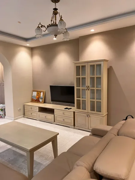 🏠 Jepet me Qera Apt. 1+1 (📍Bllok Kinema Agimi )🔥 Super vendndodhje Hera e parë me qera ✨️ 750€ Muaji 💶