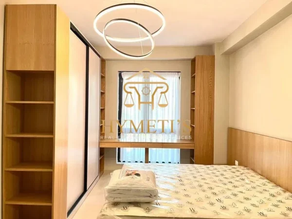 Tirane, jepet me qera apartament 1+1 , 85 m² 800 € (Myslym Shyri)
