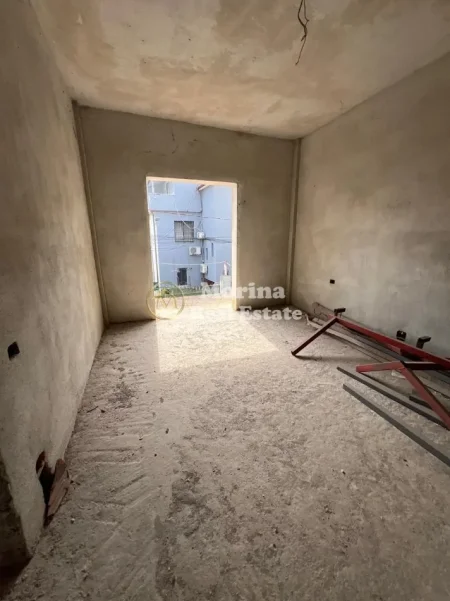 Tirane, shitet Vile 2 Katshe Kati 2, 203 m² 350.000 € (5 Maji)