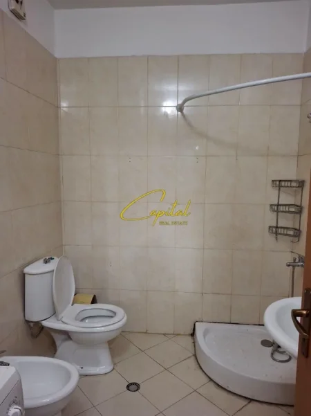 Tirane, jepet me qera apartament 1+1 Kati 6, 70 m² 450 € (KOMPLEKSI HALILI)