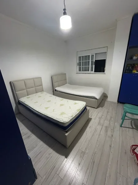 Tirane, jepet me qera apartament 2+1+Ballkon Kati 8, 90 m² 650 € 