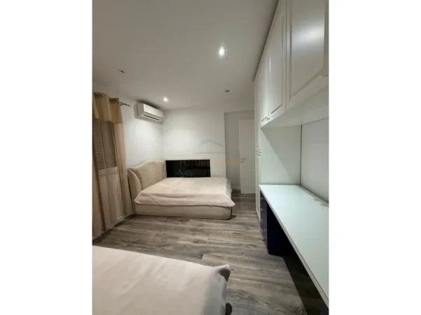 Tirane, shitet apartament 2+1 Kati 6, 112 m² 210.000 € (Laprake)