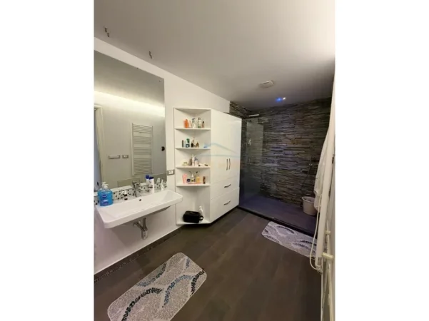 Tirane, shitet apartament 2+1 Kati 6, 112 m² 210.000 € (Laprake)