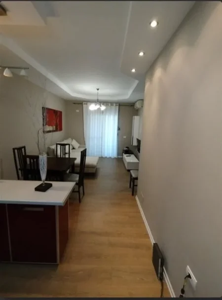 Tirane, jepet me qera apartament 1+1 Kati 4, 68 m² 450 € (YZBERISHT)