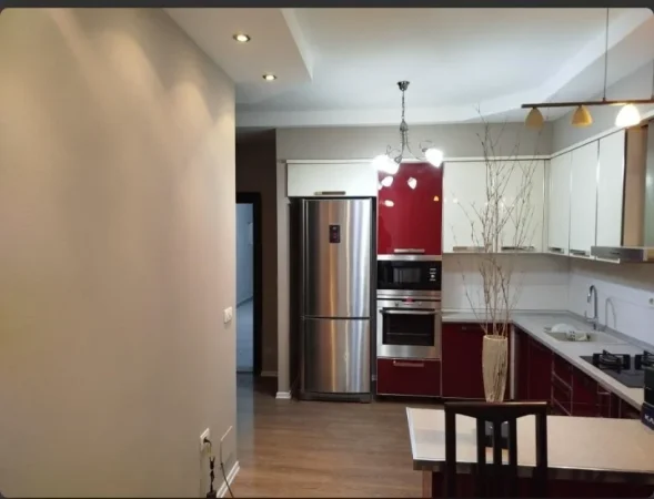 Tirane, jepet me qera apartament 1+1 Kati 4, 68 m² 450 € (YZBERISHT)