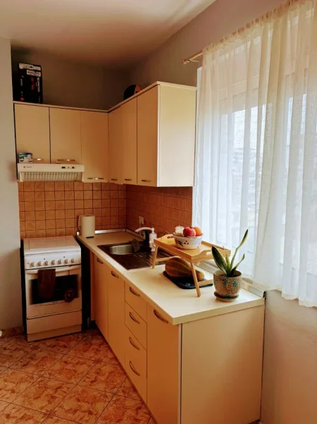 Tirane, jepet me qera apartament 1+1 Kati 5, 70 m² 530 € (Rr. Kavajës)
