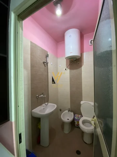 Tirane, jepet me qera garsonier Kati 3, 40 m² 370 € (RRUGA E DURRESIT)