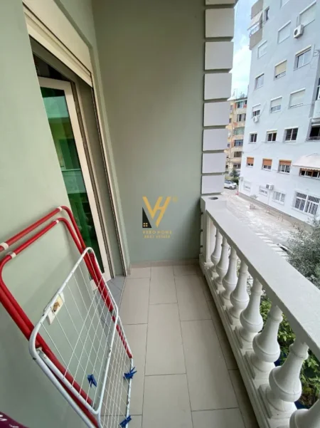 Tirane, jepet me qera garsonier Kati 3, 40 m² 370 € (RRUGA E DURRESIT)