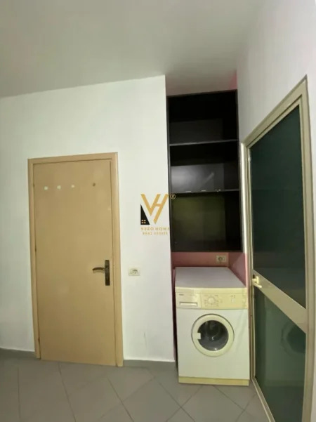 Tirane, jepet me qera garsonier Kati 3, 40 m² 370 € (RRUGA E DURRESIT)