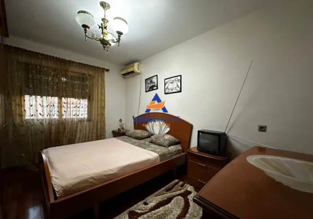 Tirane, jepet me qera apartament 2+1+Ballkon Kati 5, 100 m² 700 € 