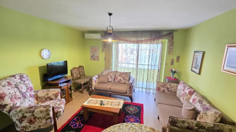 Tirane, jepet me qera apartament 2+1 Kati 3, 92 m² 1.000 € (Blloku)