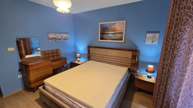 Tirane, jepet me qera apartament 2+1 Kati 3, 92 m² 1.000 € (Blloku)