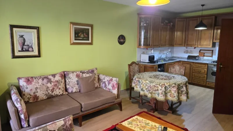 Tirane, jepet me qera apartament 2+1 Kati 3, 92 m² 1.000 € (Blloku)