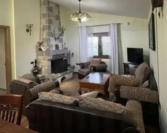 Tirane, jepet me qera apartament 1+1 Kati 1, 65 m² 350 € (fresku)