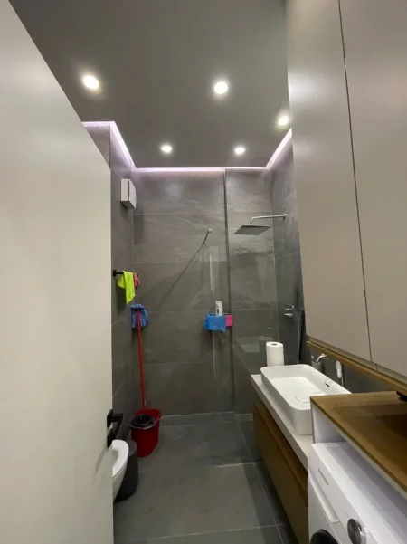 Tirane, jepet me qera apartament 1+1 Kati 8, 75 m² 850 € (SQUARE 21)