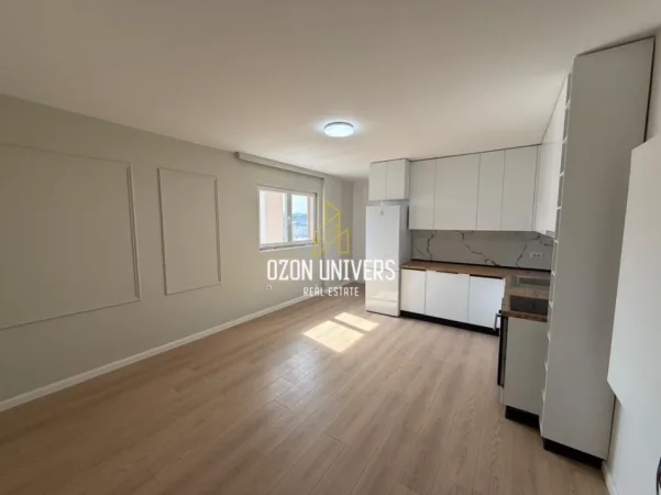 Tirane, jepet me qera apartament 2+1+Ballkon Kati 7, 115 m² 400 € (Kombinat)