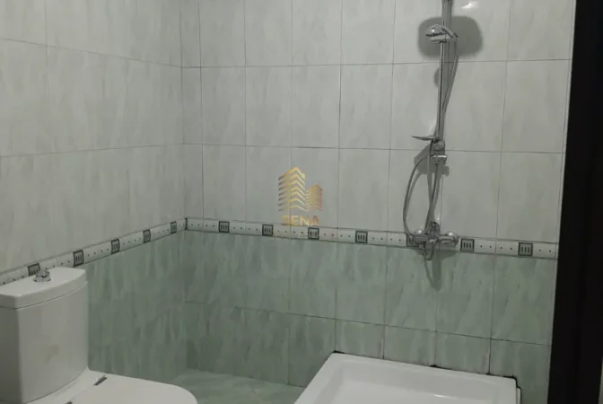 Tirane, jepet me qera apartament 2+1+Ballkon Kati 8, 112 m² 500 € (Yzberisht)