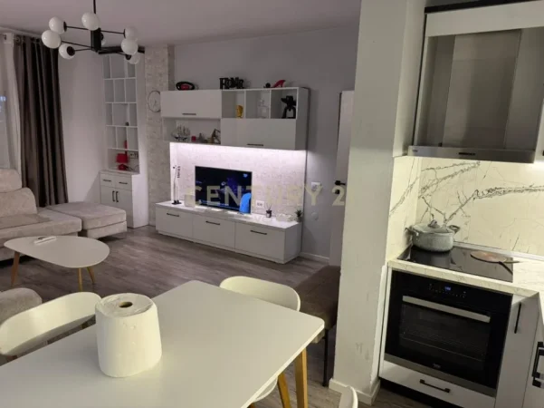 Tirane, jap me qera apartament 2+1 Kati 1, 80 m² 785 € (Stacioni i trenit)