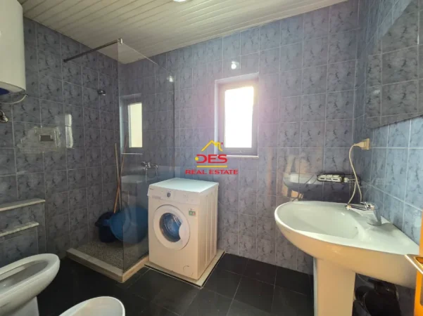 Vlore, jepet me qera apartament 3+1+Ballkon Kati 4, 120 m² 300 € (Rruga Fiqirete Musta)