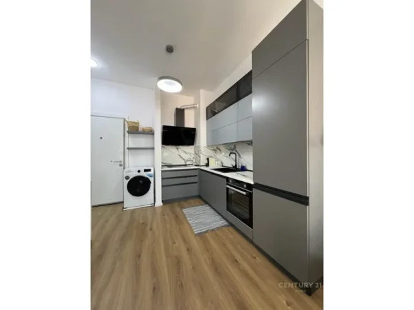 Tirane, jap me qera apartament 1+1 Kati 6, 50 m² 450 € (Ali Demi)