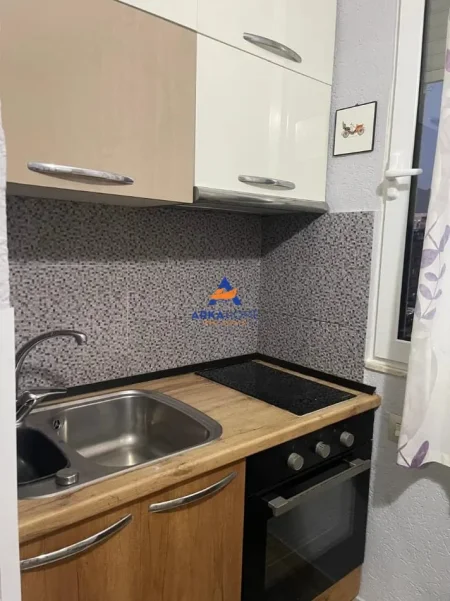 Tirane, jepet me qera apartament 2+1+Ballkon Kati 4, 60 m² 616 € 